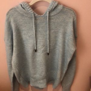 Super cute, light sweater with hood